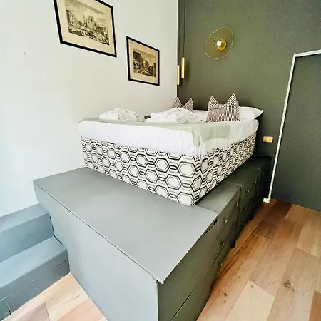 דירה Sr House *
