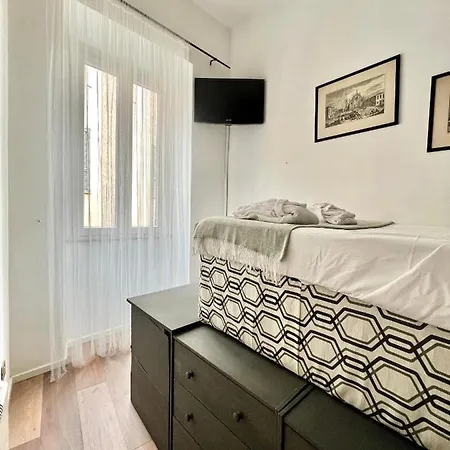 דירה Sr House