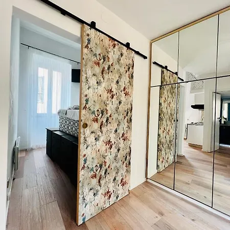 דירה Sr House